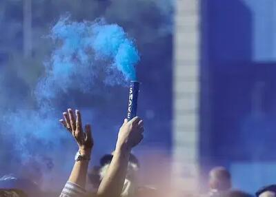 انتقام خلاقانه لیورپولی‌ها: بدرقه اورتون با دود قرمز! - پارس فوتبال