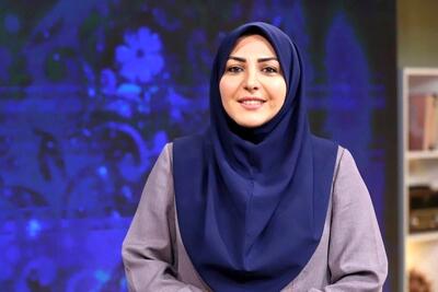 طنز; شوکه شدن المیرا شریفی‌مقدم از خرابکاری مرغ و خروس‌ها در برنامه زنده!