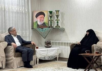 دیدار وزیر علوم با خانواده شهید رئیسی - تسنیم