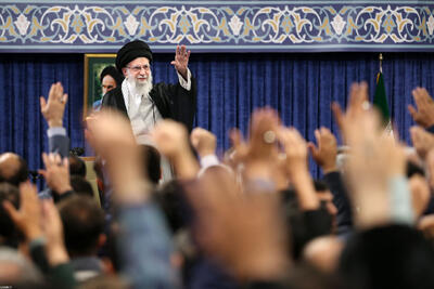رهبر انقلاب: انقلابی که می تواند آرمان علی‌وردی جوان را در همان خط شهدای کهنسال اول انقلاب بسیج کند، شکست خوردنی نیست | ویدئو