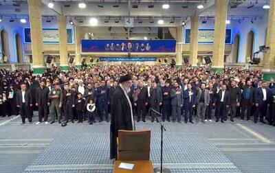 فیلم/ لحظه ورود رهبر انقلاب به مراسم یادبود شهدای خدمت
