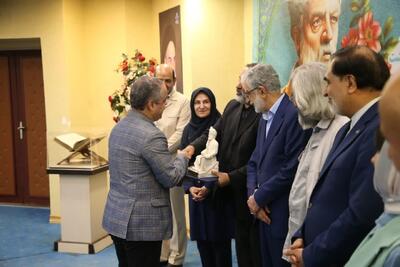 تجلیل از  گزارشگر قمی شبکه ۳ و ورزش به پاس پاسداری از زبان فارسی