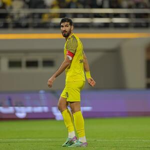 شماره مدافع پرسپولیس شهریار را هوایی می‌کند - پارس فوتبال