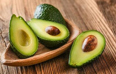 مصرف آووکادو در بارداری احتمال آلرژی غذایی را در نوزاد کاهش می‌دهد