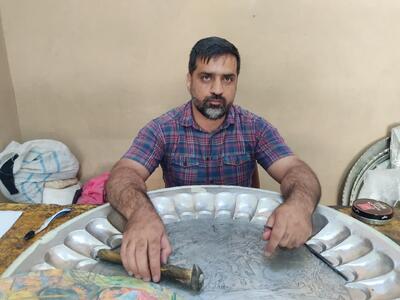 فیلم| تنها قلم‌زن مهریز یزد از غربت این هنر می‌گوید