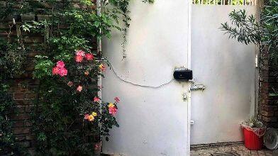 خلاقیت خنده دار و حماسه ساز  پدر ایرانی برای جا شدن ماشین در حیاط کوچک خانه اش +عکس / هنر نزد ایرانیان است و بس