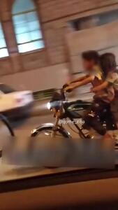 فیلم موتورسواری دو بچه قد و نیم قد در قم ! /  خانواده هایشان باید بازخواست شوند
