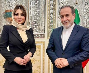 عکس| دیدار «سیندرلای فلسطین» مجری مشهور عرب با عراقچی