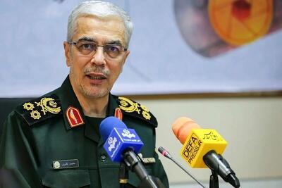 سرلشکر باقری، رئیس ستاد کل نیرو‌های مسلح: انسداد ۱۱۰ کیلومتر از مرز‌های جنوب شرق انجام شد/ انواع تجهیزات جنگی و دفاعی نوین را به فرماندهی انتظامی سیستان‌وبلوچستان الحاق خواهیم کرد