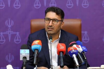 ذخایر سوخت قاچاق در بندر کلاهی با تولید روزانه یک پالایشگاه برابری می‌کند