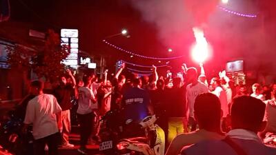شادی هواداران ملوان در انزلی پس از صعود به فینال - پارس فوتبال