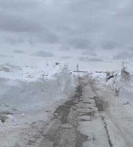 فیلم برف و یخ در کنار رودخانه ورکوتا در تابستان