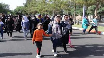 همایش بزرگ پیاده‌روی خانوادگی در بناب برگزار شد