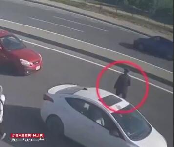 تصادف شدید خودرو در باکو به دلیل توقف یک خودروی دیگر برای عبور سالمند!