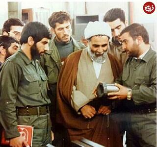 عکس/ ضرغامی در لباس سپاه ۴۴ سال پیش به همراه ناطق نوری | اقتصاد24