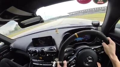 ببینید | تصادف شدید مرسدس AMG GT با سرعت ۲۲۹ کیلومتر بر ساعت در پیست