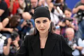 تصاویر دیده نشده از مراحل میکاپ شدن پریناز ایزدیار/ویدیو