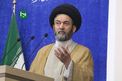 امام جمعه اردبیل: آقای پزشکیان! به وزارتخانه‌ها دستور دهید که هیچ اداره‌ای در جلسات حق استفاده از میوه‌ و شیرینی و کیک را ندارد، آب و چای کافی است