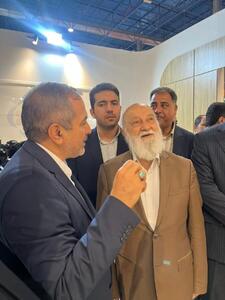  بازدید دکتر مهدی چمران، رئیس شورای اسلامی شهر تهران، از غرفه موسسه اعتباری ملل، در نمایشگاه بین‌المللی مشهد