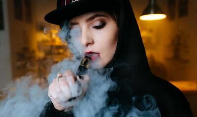 سیگار الکترونیک چه بلایی بر سر دهان و دندان می‌آورد؟
