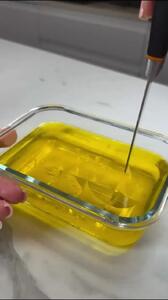 مراحل تهیه ژله میوه ای رنگارنگ و خوشمزه / فیلم