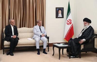 رهبر انقلاب به نخست وزیر پاکستان: امت اسلامی ظرفیت‌های فراوان برای اقتدار بیشتر دارد/ لزوم اقدامات تاثیرگذار برای متوقف کردن جنایات در غزه