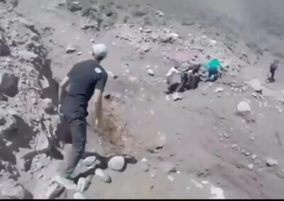 فیلم فرار گردشگران از سیل در دره
