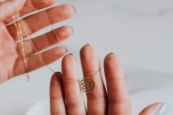 چرا رنگ طلای آبکاری شده از بین می رود؟