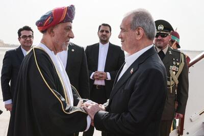 ببینید | مراسم استقبال رسمی سلطان عمان از رییس‌جمهور ایران