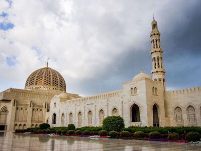 بازدید پزشکیان از مسجد جامع سلطان قابوس عمان (+عکس)