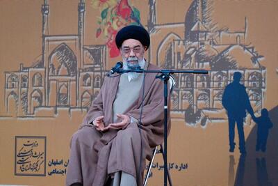 امام جمعه اصفهان: هزار تا خانه میراثی نمی‌خواهیم، ده بیست تایش را نگه دارید / پنجره تاریخی را به کنار پرت کنید و نو به جای آن بسازید