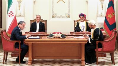 18 سند همکاری میان ایران و عمان به امضا رسید