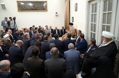 دیدار وزیر کشور و استانداران با رهبر معظم انقلاب | توصیه حضرت آیت‌الله خامنه‌ای به استانداران: با مردم گرم بگیرید و به میان آنها بروید + فیلم