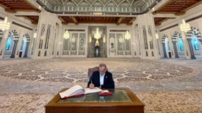 بازدید رئیس‌جمهور از مسجد جامع سلطان قابوس