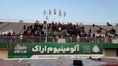 درگیری هواداران استقلال و ملوان در استادیوم اراک(+فیلم)