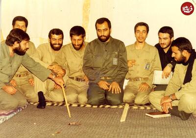 عکس/ تصویری قدیمی از حضور سرلشکر باقری در اتاق فرماندهی جنگ | اقتصاد24