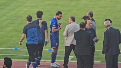 لحظاتی از گرم کردن بازیکنان استقلال قبل از بازی با ملوان