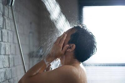 چرا بهترین ایده‌ها زیر دوش حمام به ذهنمان خطور می‌کنند؟