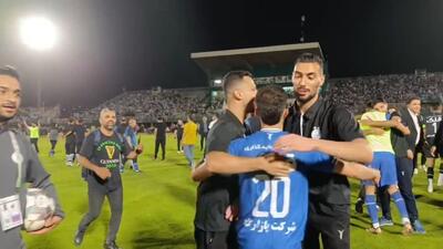 سوت پایان بازی و شادی استقلالی پس از قهرمانی از زاویه دروبین فوتبایل
