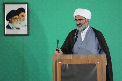 امام جمعه سمنان: جوانان با مطالعه تاریخ انقلاب توطئه دشمنان را خنثی می‌کنند
