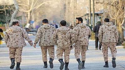 بازدید سرزده پدر و مادر‌ها از محل خدمت فرزندان سربازشان + فیلم
