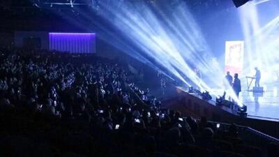پشیمانی خواننده معروف از حضور در برنامه مهران مدیری؛ لطمه بزرگی به من زد
