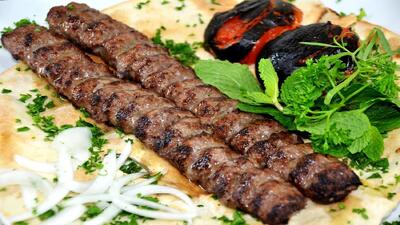 طرز تهیه کباب بناب: طعمی منحصر به فرد از آشپزی ایرانی
