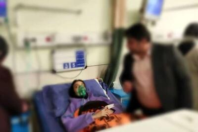 توضیحات دانشگاه ایلام در خصوص مسمومیت دانشجویان: در پی نقص فنی یکی از مشعل‌های موتورخانه خوابگاه، گاز پخش شده در موتورخانه از طریق سیستم خنک‌کننده به اتاق‌ها سرایت می‌کند /  ۸ نفر از دانشجویان دچار علائم خفیف می‌شوند