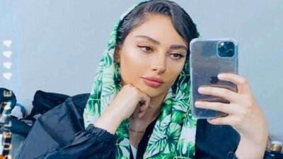 تصویر روز | ترلان پروانه بازیگر فیلم «گربه سیاه» با یک ست آبی زیبا - گلی شی