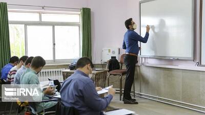 سخنگوی کمیسیون آموزش مجلس : ۳۰۰ هزار معلم بلاتکلیف در کشور داریم