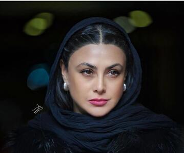دو ژست سوالی و خاص آزاده صمدی با استایلی عجیب +تصاویر