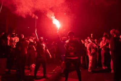 ویدیو / هواداران پاری‌سن‌ژرمن خودروها را آتش زدند و با پلیس درگیر شدند