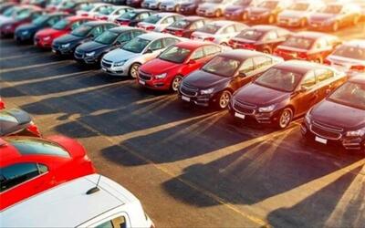 دلار بالا رفت، قیمت خودرو تکان نخورد