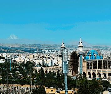 نمایی از مصلی تهران و کوه دماوند